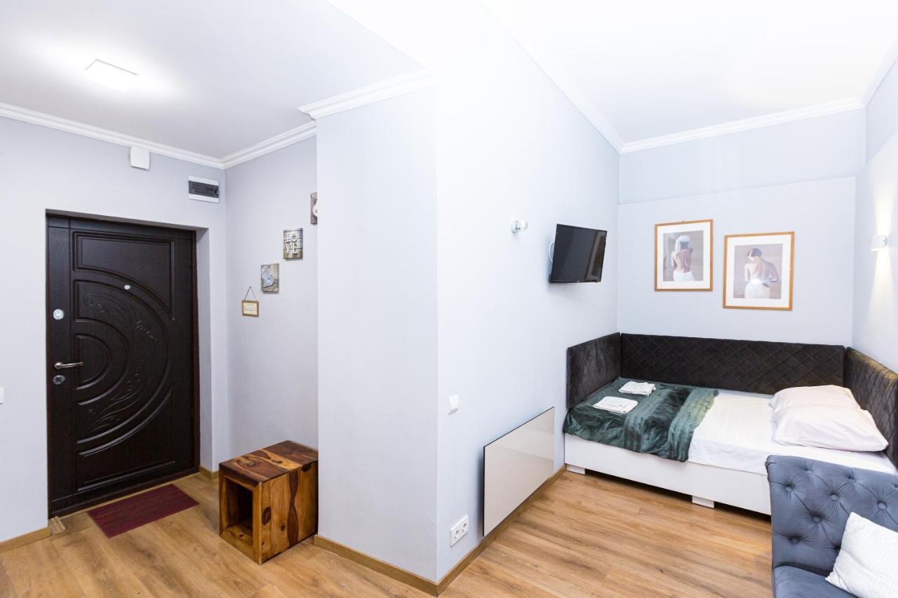 Сучасна Квартира По Вул Дарії Гусяк 9 Біля Краківського Lviv Exterior photo